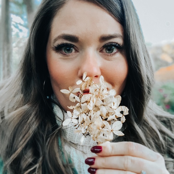 👋🏼H E Y, I T' S  T A Y. 🤎 ✨ - Picture 16 of 16